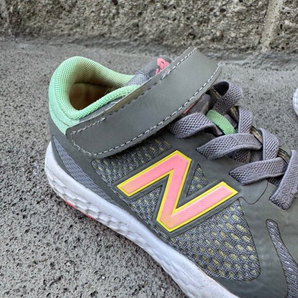 NEW BALANCE 720v4 Sneakers Girls 11.5 29 Gray Neon Pink Laceless Running Shoes - Picture 7 of 10